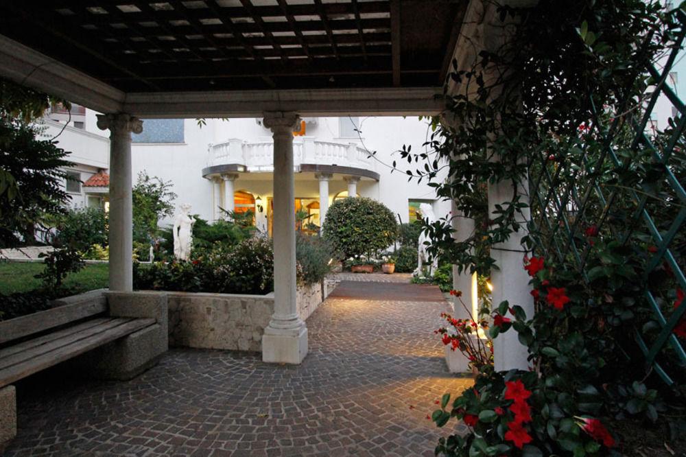 Park Hotel Cellini ليدو دي يسولو المظهر الخارجي الصورة