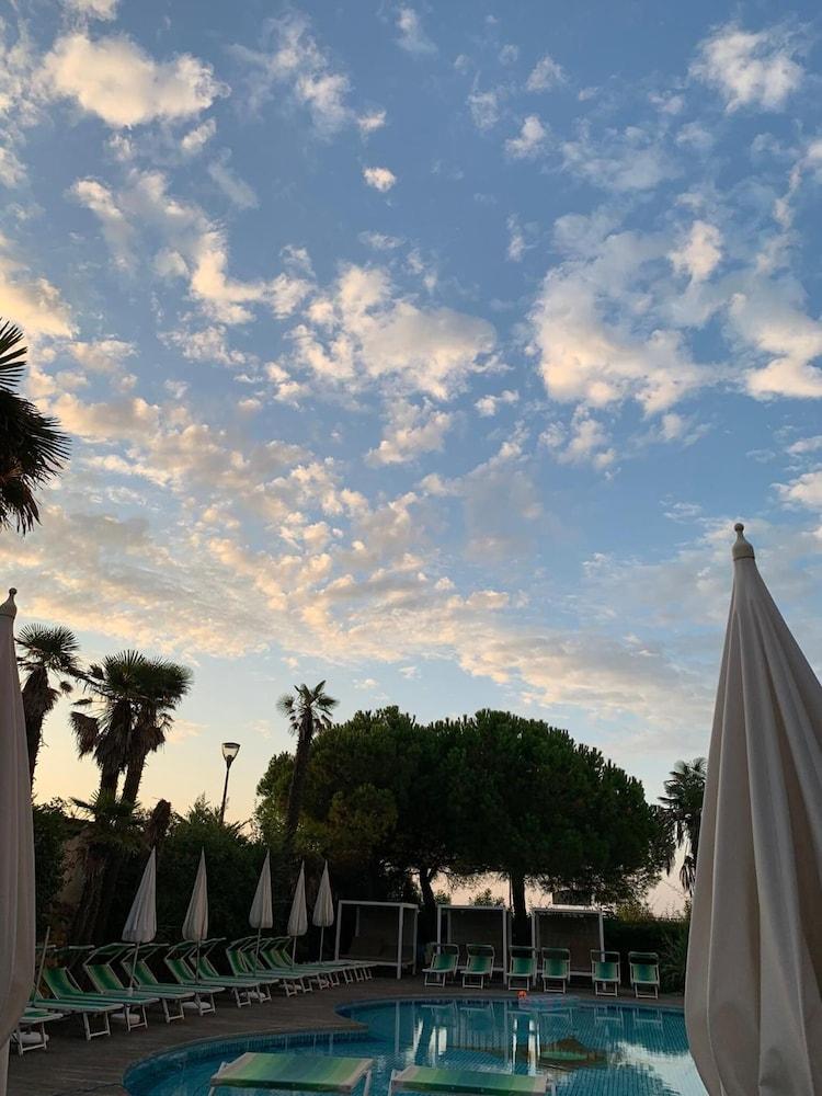 Park Hotel Cellini ليدو دي يسولو المظهر الخارجي الصورة